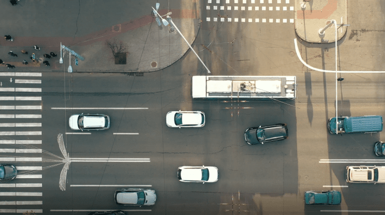 „E mult mai ușor să circuli cu troleibuzul”. Ce spun locuitorii Capitalei despre benzile destinate transportului public