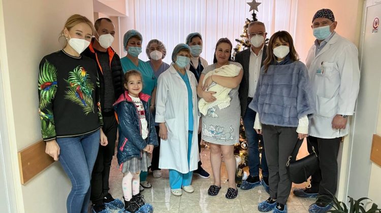 FOTO Va avea noroc în viață! Faceți cunoștință cu Marius – primul bebeluș care a venit pe lume în 2023, la Chișinău