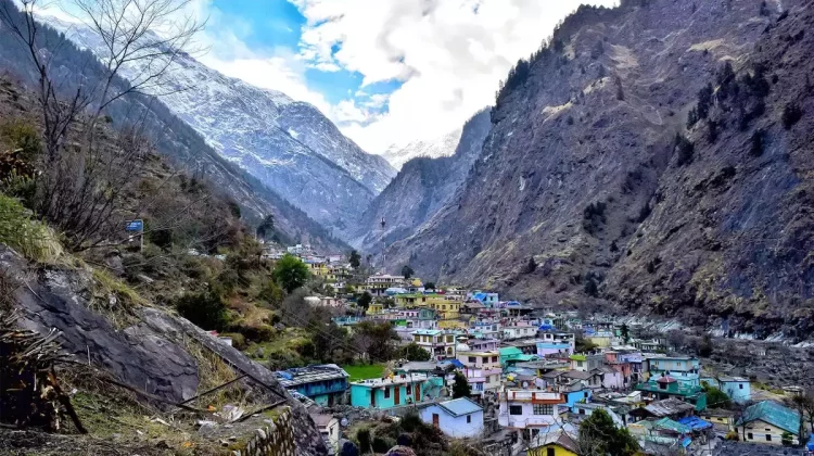 VIDEO Orașul sfânt din Himalaya se scufundă. Ce a provocat acest lucru?