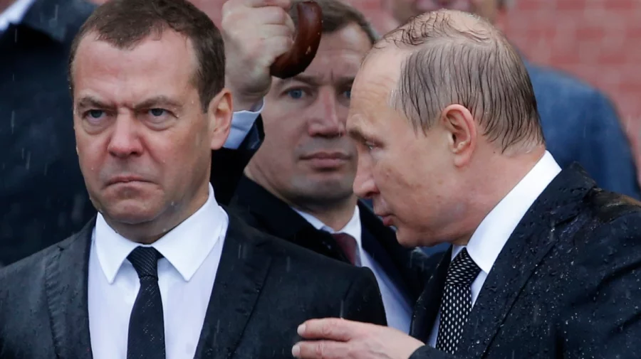 Medvedev cu spume la gură, despre Zelenski: „Nu mai este nici măcar un clovn, ci doar un pudel de circ”