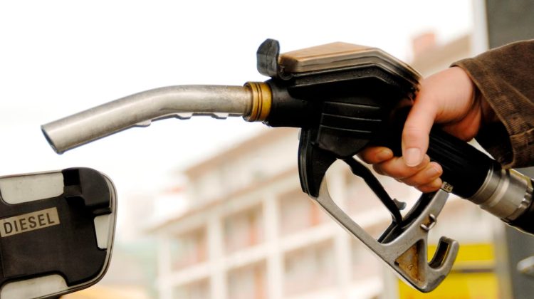 Suflă vântul în portmonee! Motorina și benzina se scumpesc din nou