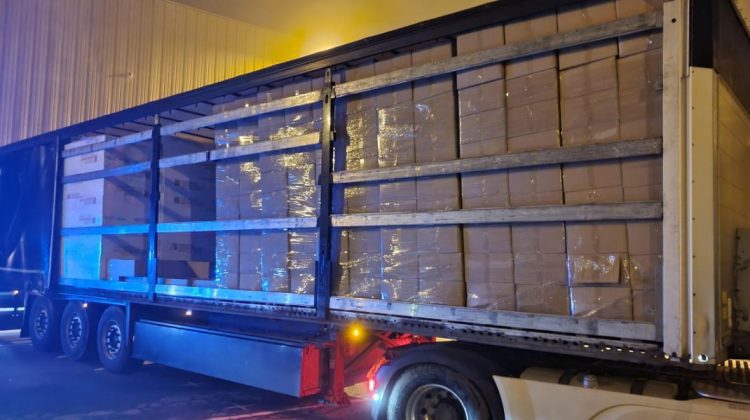 FOTO „Credeam că transport polistiren”. Un moldovean a adus 5,2 milioane de țigări de contrabandă în Franța