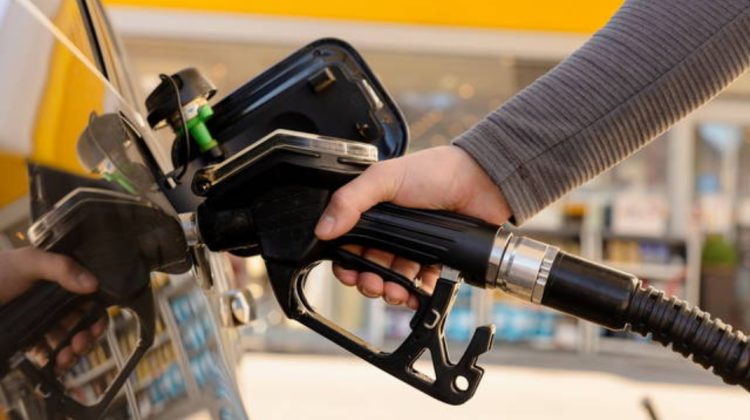Scumpirile se țin lanț! Prețul carburanților s-a majorat din nou. Vezi cât costă azi