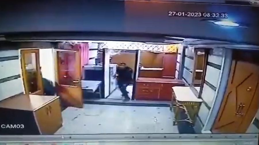 VIDEO Atac armat la ambasada Azerbaidjanului din Iran! Necunoscutul a tras dintr-un AK-47