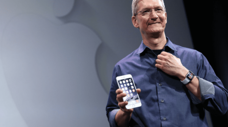 Șeful Apple va primi un salariu cu 40% mai mic. Câți bani a ridicat în 2022