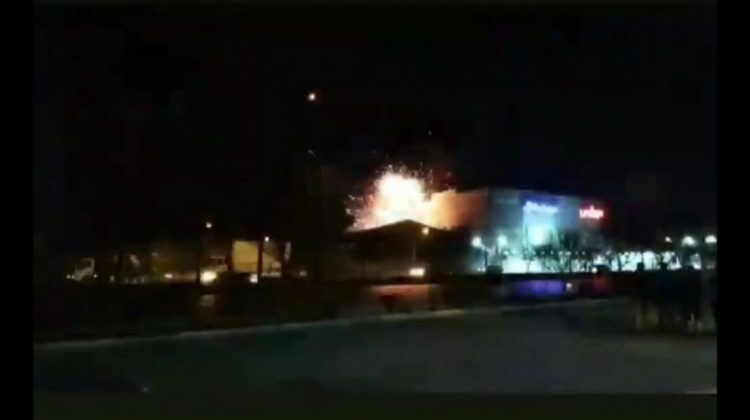 Momentul în care o fabrică de armament din Iran este lovită de o dronă. „Ar fi implicată SUA”