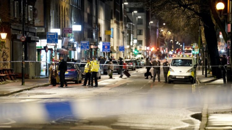 VIDEO Au avut loc împușcături la o biserică din Londra. O fetiță de 7 ani este în stare critică!
