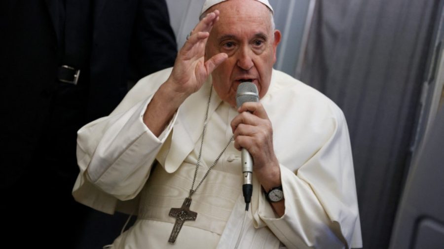 Papa Francisc cere toleranță: „Homosexualitatea nu este o infracţiune”