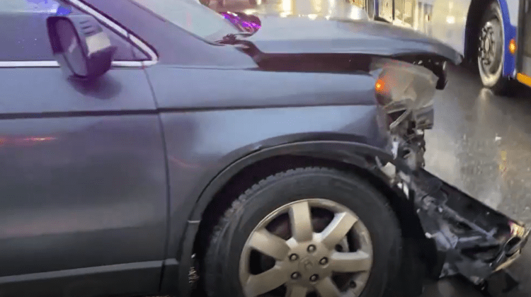 VIDEO A fost solicitată și ambulanța! Noi detalii despre accidentul violent din fața Primăriei