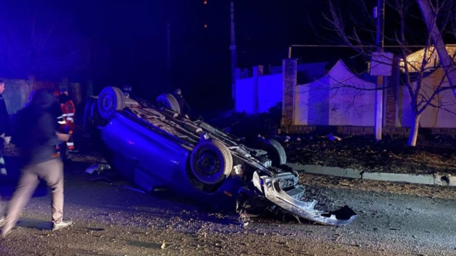 FOTO Tragedie în prima seară din an: O tânără de 22 de ani a decedat după ce mașina pe care o conducea s-a inversat