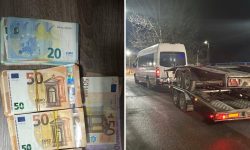FOTO Șoferul unui microbuz și-a tiscit geanta cu mii de euro nedeclarați. Unde se deplasa