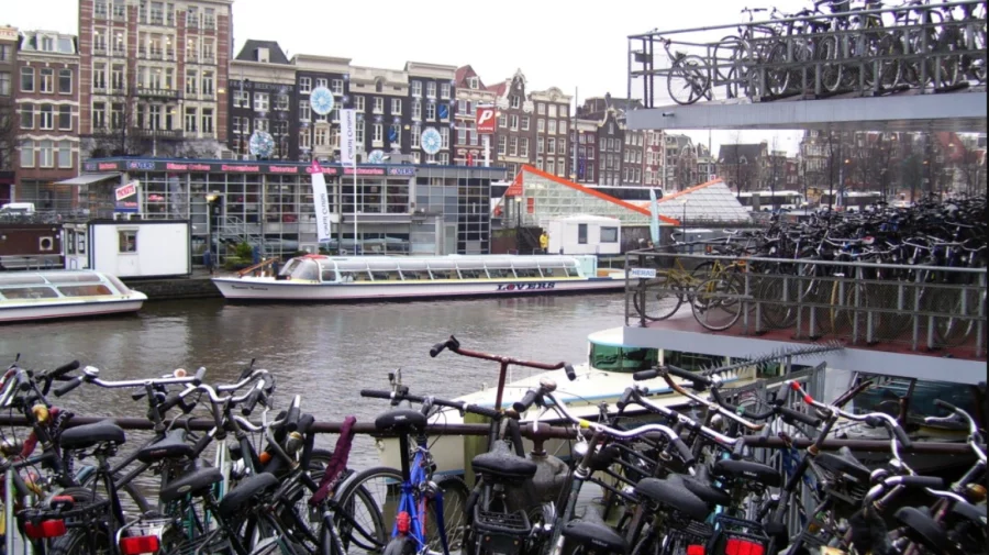 VIDEO Parcare subacvatică pentru 7000 de biciclete, inaugurată la Amsterdam