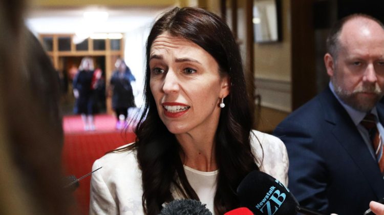 Premierul din Noua Zeelandă demisionează din funcţia de prim-ministru. În spatele deciziei stă oboseala cronică