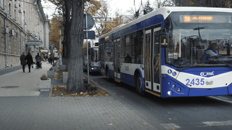 VIDEO ”Ajung mai repede, decât cu taxi!” Ce spun locuitorii Capitalei despre benzile dedicate transportului public