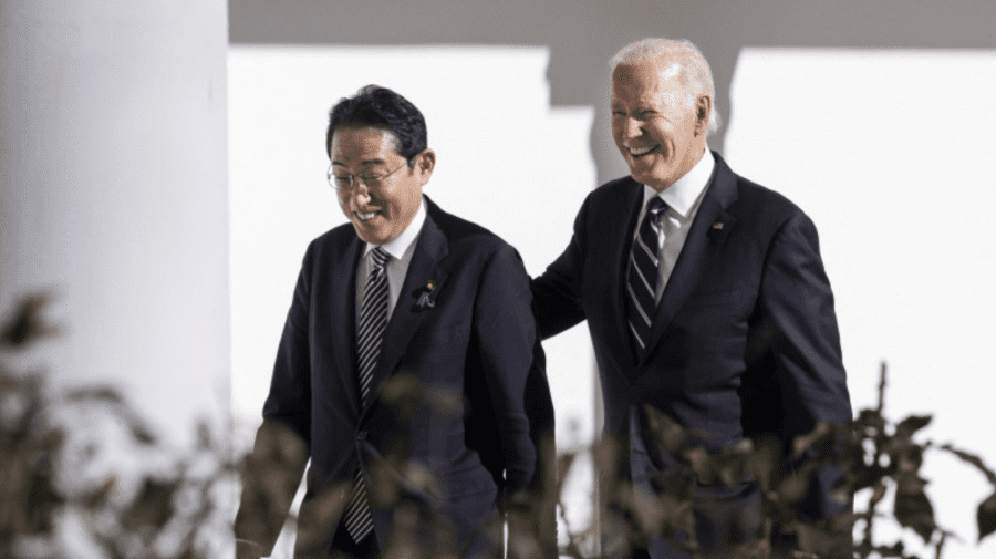 VIDEO Joe Biden l-a primit la Casa albă pe Fumio Kishida. Este prima vizită la Washington a premierului