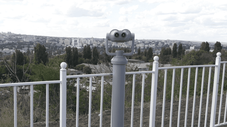 FOTO Act de vandalism în Capitală! A „dispărut” binoclul panoramic de la Maria Dragan