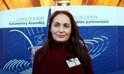 VIDEO O jurnalistă de la TV6 s-a plâns eurodeputaților, la Strasbourg, că activitatea postului a fost suspendată