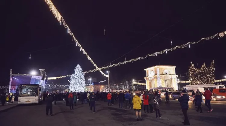 Atmosfera de poveste din PMAN a luat sfârşit. Când va fi demontat bradul?