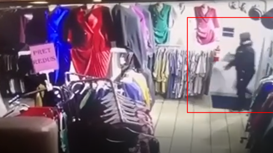 VIDEO Doi minori – pe mâna poliției. Au crezut că nu-i vede nimeni și au furat bunuri din magazine