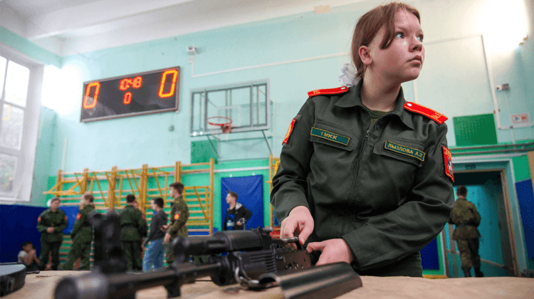 Moscova introduce pregătirea militară de bază în școli