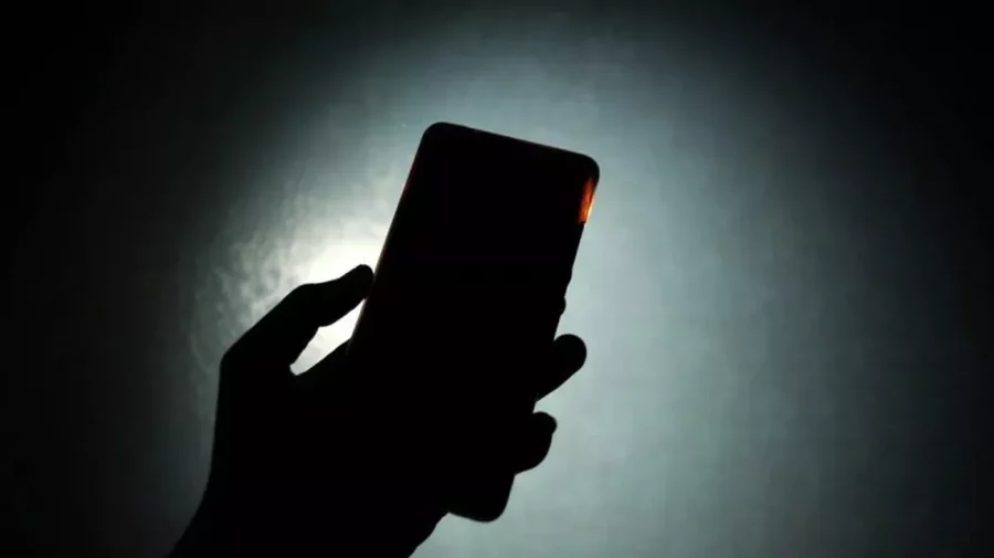 De ce nu ar trebui să mai folosești lanterna de la telefonul tău mobil