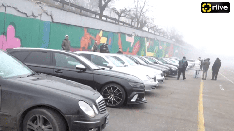 VIDEO „Să iasă vreun reprezentant al statului”! Al doilea protest al proprietarilor de mașini cu plăcuțe străine
