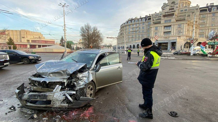 FOTO Noi detalii despre impactul frontal de la Tiraspol. O femeie a fost internată în terapie intensivă
