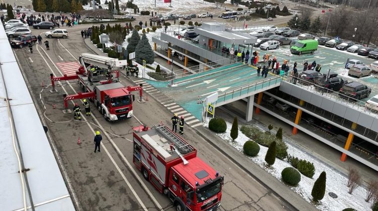 FOTO Exercițiu matinal la terminalul de pasageri al Aeroportului Internațional Chișinău. Care este scopul?