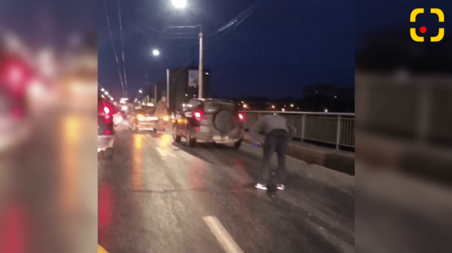 VIDEO Cinci vehicule s-au pocnit unul după altul la Tiraspol. E polei pe străzi! Se formează și la Chișinău