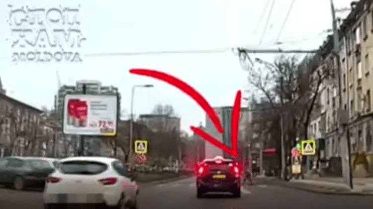 VIDEO O șoferiță – suprinsă în timp ce nu acordă prioritate pietonilor! Ce spune poliția