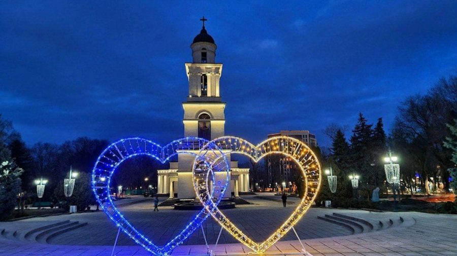 IMAGINI cu Chișinăul de seară, în ajun de 24 februarie, când se împlinește un an de la invazia rusă în Ucraina