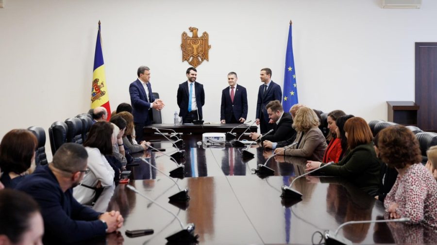 FOTO Recean a prezentat echipei noul secretar general al Guvernului. Făcea parte din tinerii de top ai PAS