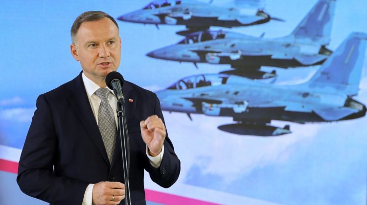 Polonia consideră „foarte serioasă” decizia de a livra Ucrainei avioane. O va face doar dacă va conveni cu aliații
