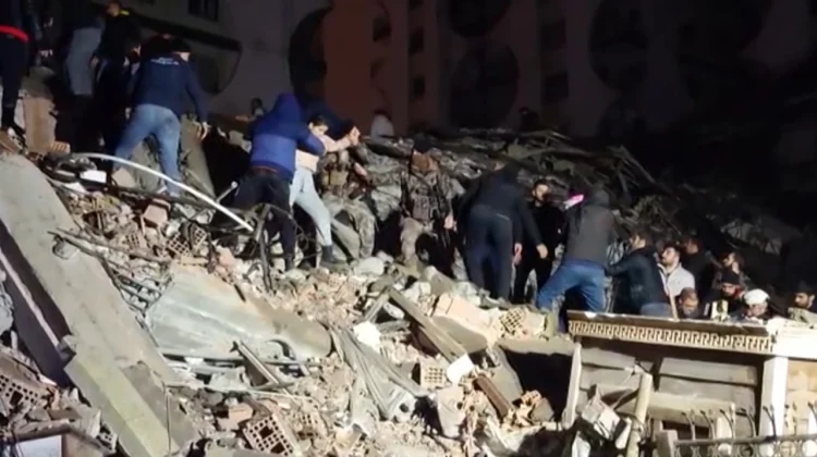 VIDEO Cutremur devastator de 7,8 grade în Turcia, cel mai puternic din ultimul secol. Cel puțin 118 morți