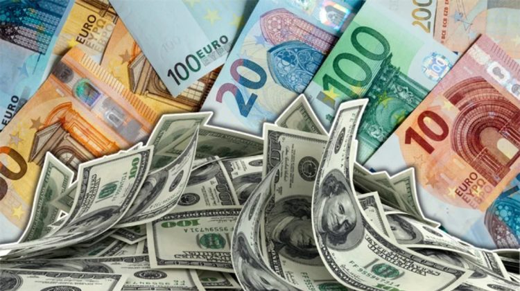 CURS VALUTAR 8 februarie: Dolarul își consolidează pozițiile, în timp ce euro e în cădere liberă