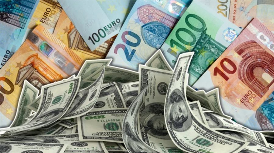 CURS VALUTAR 8 februarie: Dolarul își consolidează pozițiile, în timp ce euro e în cădere liberă