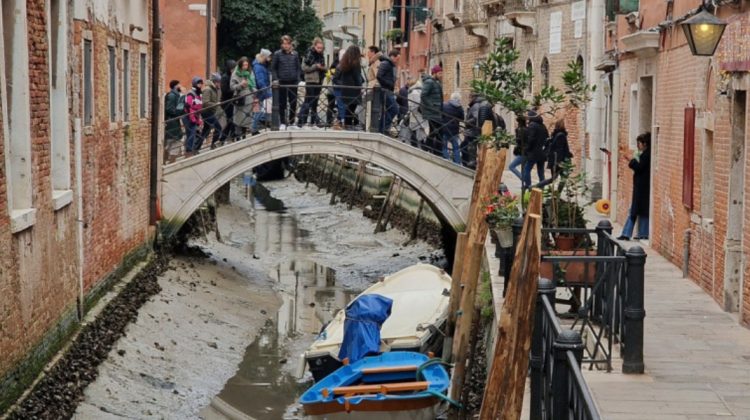 GALERIE FOTO Celebrele canale din Veneția au rămas fără apă! Italia – în fața unui nou pericol de secetă