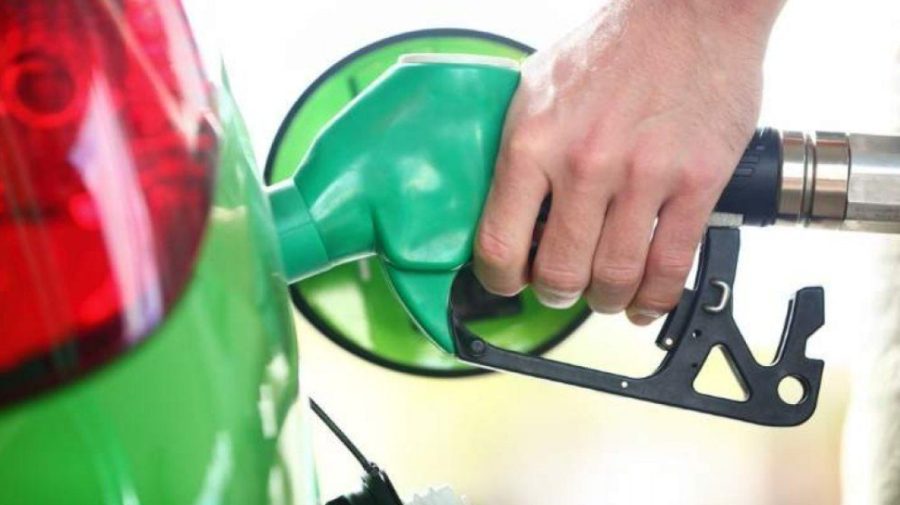 În weekend, șoferii scot mai puțin din buzunare! Prețul benzinei coboară sub 25 de lei, iar al motorinei – sub 23