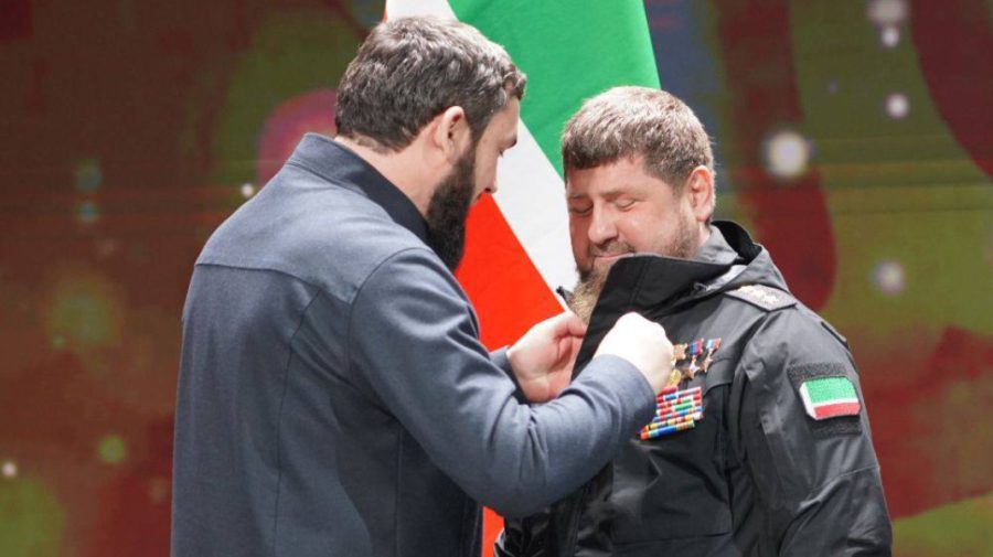 FOTO Kadîrov a devenit primul „Erou al Republicii Cecene”. Titlul onorific l-a stabilit el însuși