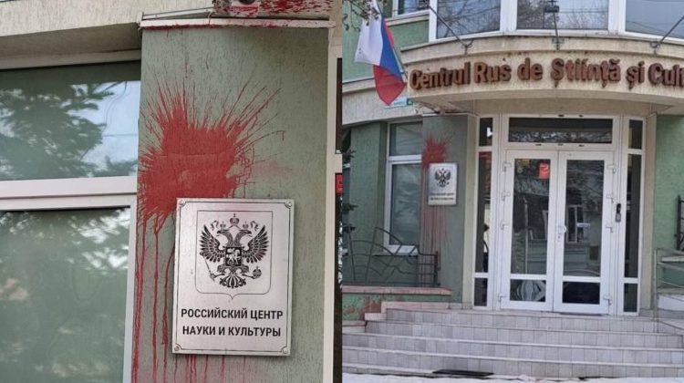 Centrul rus de Cultură și Știință, vandalizat la Chișinău. Persoane necunoscute au stropit pereții cu vopsea roșie