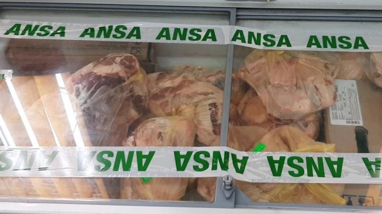 FOTO Pericol pentru consumatori! Carne alterată și produse neconforme: Ce a mai depistat ANSA