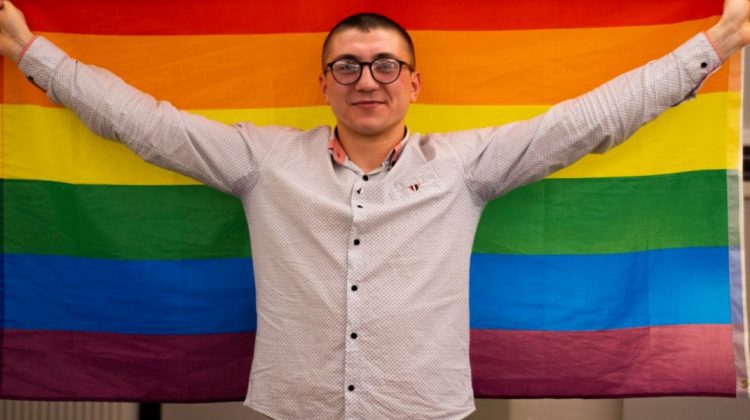 Ministerul Apărării – dat în judecată de Pavlescu căruia i s-a cerut să demonstreze că e homosexual cu foto intime