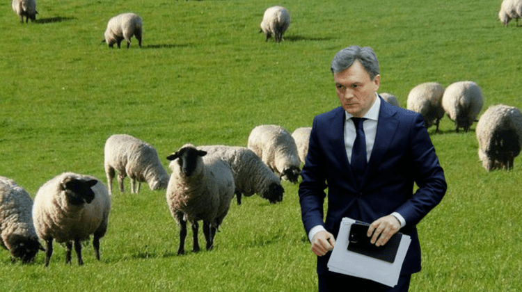 STOP CADRU Premierul povestește cum a păscut oi: Recean, tu din Mîndîc ai ieșit, dar Mîndîcul din tine nu…