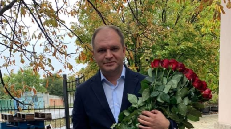 FOTO  „Cea mai importantă zi din an!” Ceban, cu flori acasă la un consilier municipal