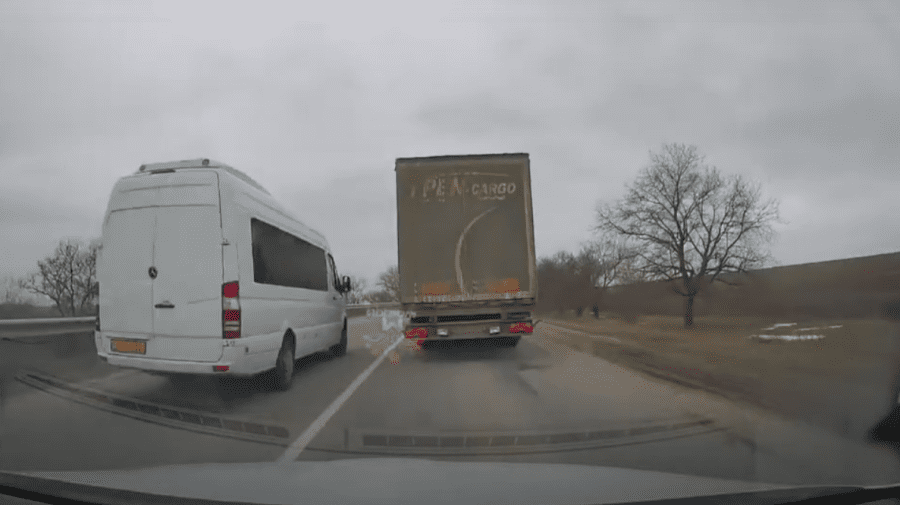 VIDEO Și-a primit pedeapsa! Ce s-a întâmplat cu șoferul care nu respectă Regulamentul circulaţiei rutiere