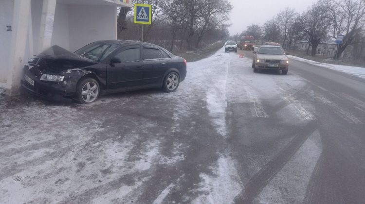VIDEO Un șofer „a intrat” în Elizaveta. Poliția spune cum a avut loc impactul