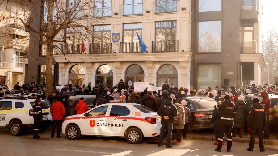 Partidul „ȘOR” a organizat un flashmob în fața ANRE: Opriți schemele de sărăcire a poporului!