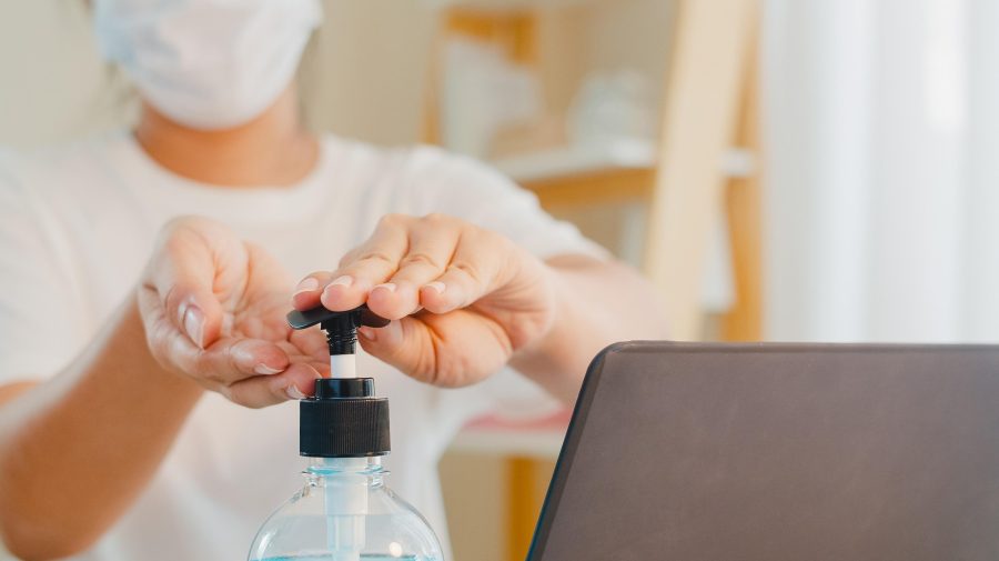 Pandemia de COVID a izbucnit cel mai probabil de la o scurgere de laborator, consideră Departamentul de Energie din SUA