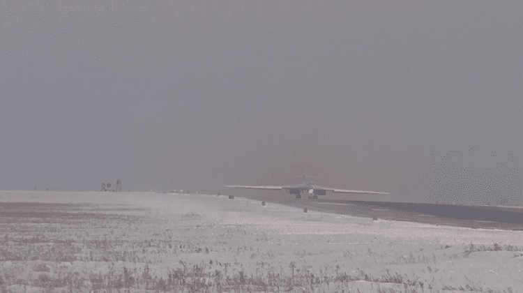 VIDEO Au pus ceva la cale? Două avioane rusești care transportă rachete au zburat 13 ore deasupra Mării Norvegiei