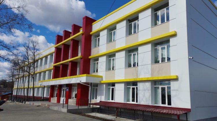 FOTO Acesta este Liceul Teoretic „Prometeu” din satul Grozești reabilitat termic cu suportul AEE